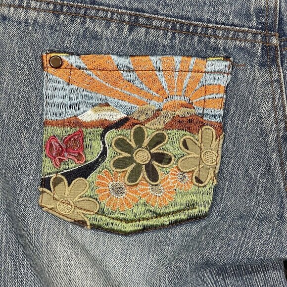 Squeeze Jeans Womens 3/4 Blue Light Wash Bootcut Distressed Embroidered Y2K - Picture 5 of 16